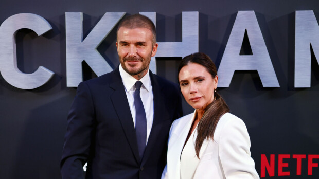 Victoria Beckham tuskailee poikiensa naisseikkailuja