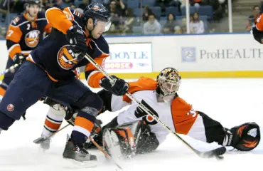 Oho! Turkulainen NHL-miljonääri pölähti popparit kainalossa punaiselle matolle – tältä hän näyttää nyt