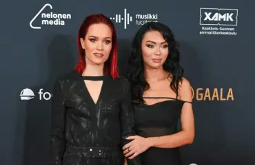 Shirly Karvisen suru lomamatkalla – tämän takia ei voinut pitää Sannia kädestä