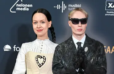 Tässä ovat Emma-gaalan erikoisimmat asut: Isac Elliotin puku näytti sulavan, Pehmoainon mekossa oli oikeita hampaita - katso jättikooste!