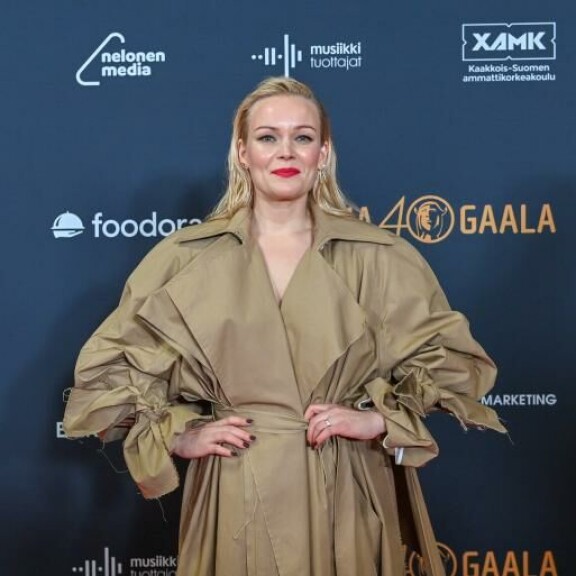 Hehkeä Anna edusti Emma-gaalassa perjantaina 4. helmikuuta. Anna Puu