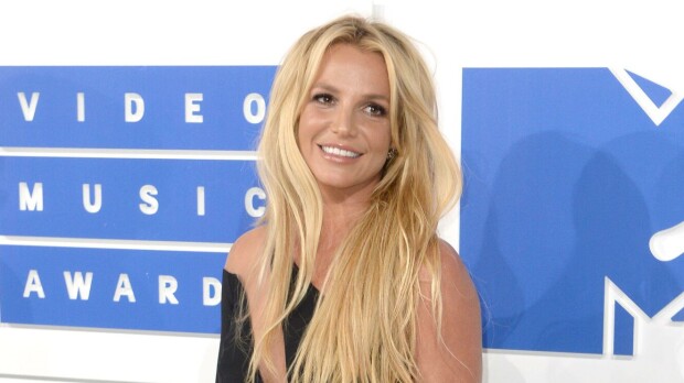 Britney Spearsin käytös huolestuttaa – avioitui itsensä kanssa?!