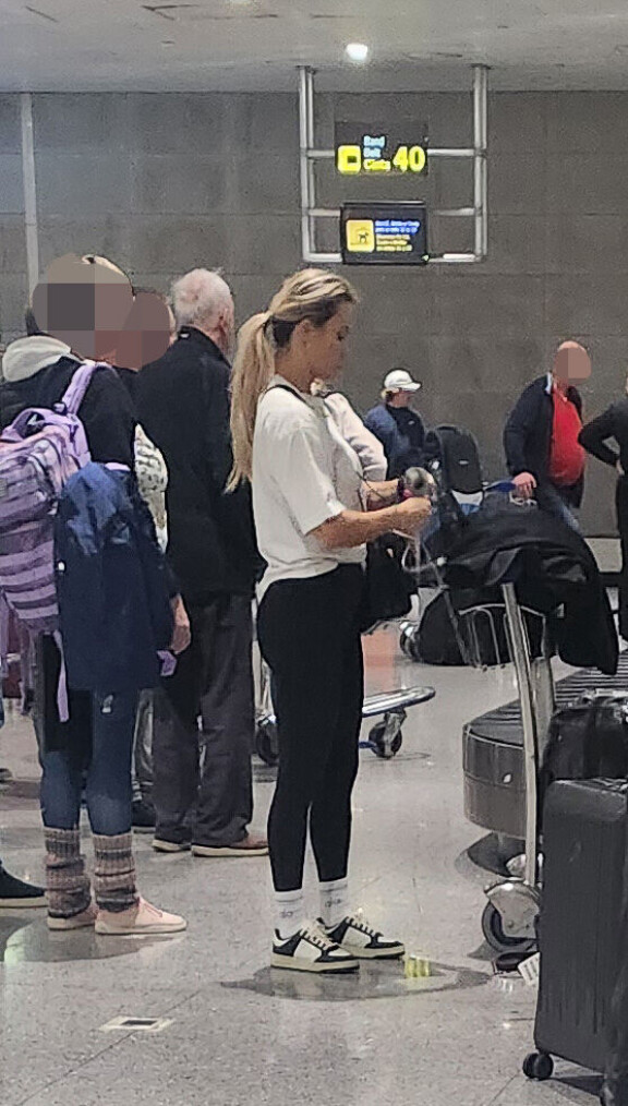Martina odotti satulaansa kaikessa rauhassa.