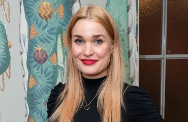 Iida Ketola paljastaa munapäivityksissään: "Sitten Marko pyyhkäisee peniksensä verhoihin"