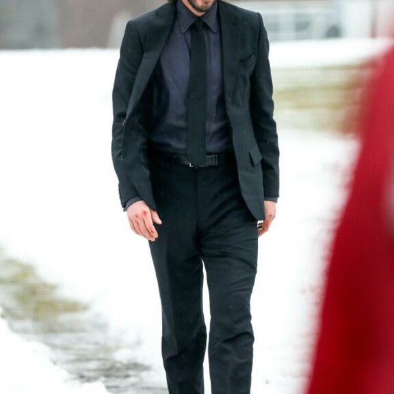 Keanun turvallisuus on uhattuna hullun stalkkerin pelottavan käytöksen myötä. Keanu Reeves