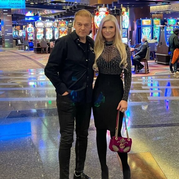 Umpirakastuneet Kurre Westerlund ja Jenna Välikangas matkustavat taas Las Vegasiin. Umpirakastuneet Kurre Westerlund ja Jenna Välikangas matkustavat taas Las Vegasiin.