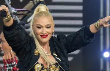 Gwen Stefani shoppaili ällistyttävässä asussa – kuvat