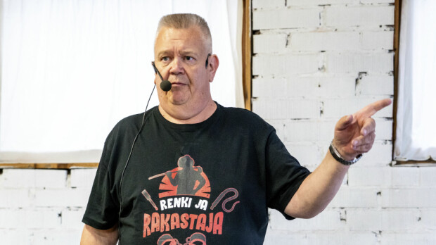 Aki Palsanmäki pyörtää Helille antamansa lupauksen Suomen huutokauppakeisari