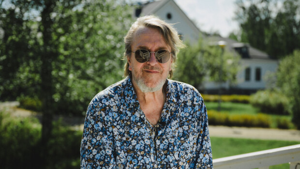 Hector, 77, tarvitsee liikkumiseen tukea