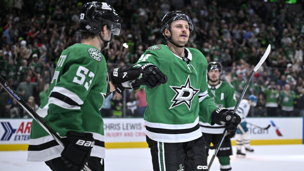 Kuva julki! NHL-miljonäärit kekkuloivat helsinkiläisen ökyhotellin ikkunassa