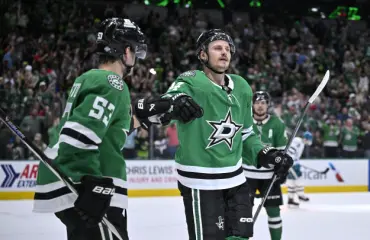 Kuva julki! NHL-miljonäärit kekkuloivat helsinkiläisen ökyhotellin ikkunassa