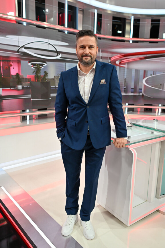 Teemu naureskelee, ettei hänen kirurgirouvansa ole vielä lähtenyt rikkaan lääkärin matkaan.