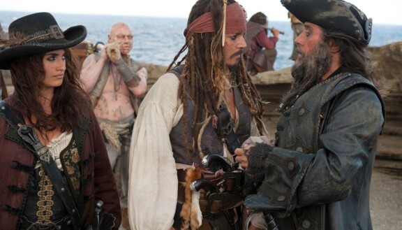 Penélope Cruz ja Johnny Depp elokuvassa Pirates of the Caribbean: Vierailla vesillä.