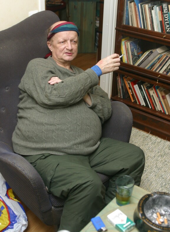 Taiteilija Juice Leskinen kuvattuna 2002, vain muutamia vuosia ennen kuolemaansa.
