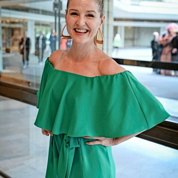 Putouksesta ja Sykkeestä tv-yleisölle tuttu Helmi-Leena on luonut uraansa kuitenkin etupäässä vakavissa teatterirooleissa. Putouksesta ja Sykkeestä tv-yleisölle tuttu Helmi-Leena on luonut uraansa kuitenkin etupäässä vakavissa teatterirooleissa.