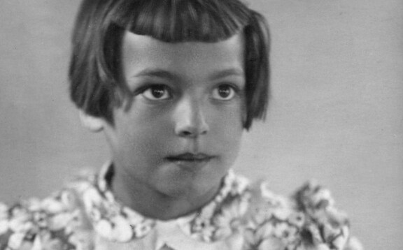 Anneli 10-vuotiaana. – Sota katkaisi lapsuuden, mutta en voi sanoa, että se olisi minulta lapsuutta riistänyt, Anneli on sanonut.