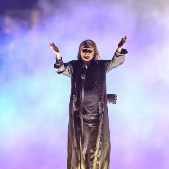 Ozzyn fanit saivat toivon kipinän, kun laulaja esiintyi elokuussa Kansainyhteisön urheilukisoissa Birminghamissa. Kyseessä oli kuitenkin harvinaislaatuinen show, eikä Ozzy pysty enää kiertämään entiseen tapaan. Ozzy Osbourne