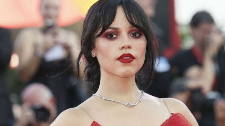 Tiesitkö tätä Tim Burtonin uudesta suojatista? Jenna Ortega, 22, teki lapsena ruumiinavauksia sisiliskoille