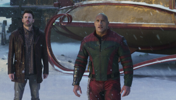 Chris Evans ja Dwayne Johnson elokuvassa Red One.
