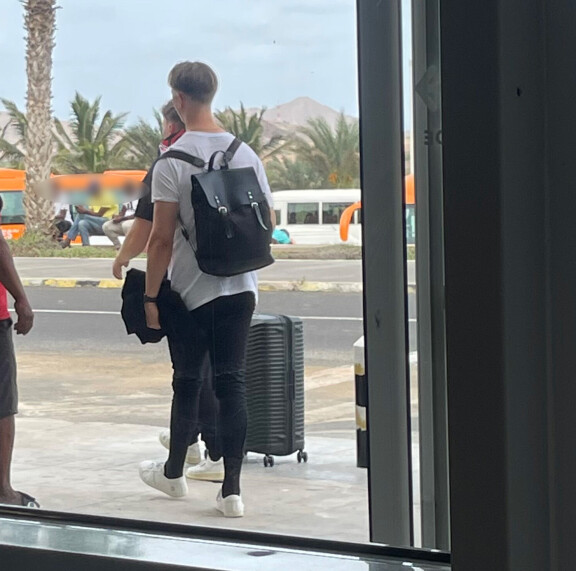 Pariskunnalla on luvassa oikea rantaloma, jonne ei painavia kantamuksia juuri tarvitakaan.