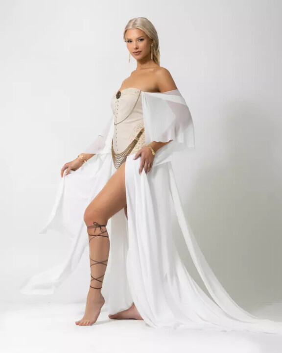 Matildan National Costume eli kansallisasuna kisoissa nähdään somekommentoitia herättänyt luomus, johon on haettu inspiraationa Kalevalan Ainosta.