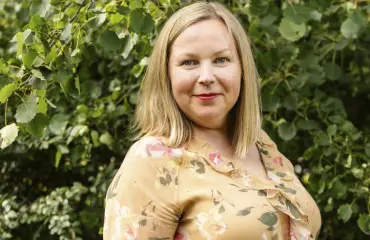 Toimitusjohtaja Anne saa apua enkeleiltä: "Voi pyytää hoitamaan parkkipaikan"