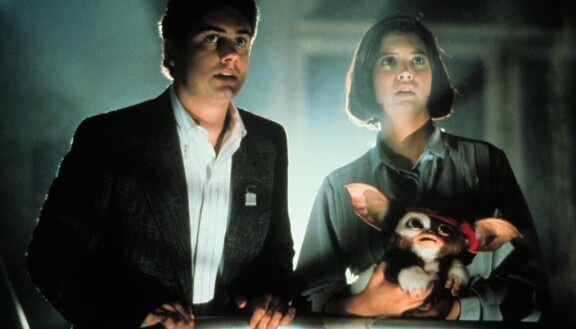 Zach Galligan ja Phoebe Cates tähdittävät Gremlinsiä ja sen 1990 valmistunutta jatko-osaa.