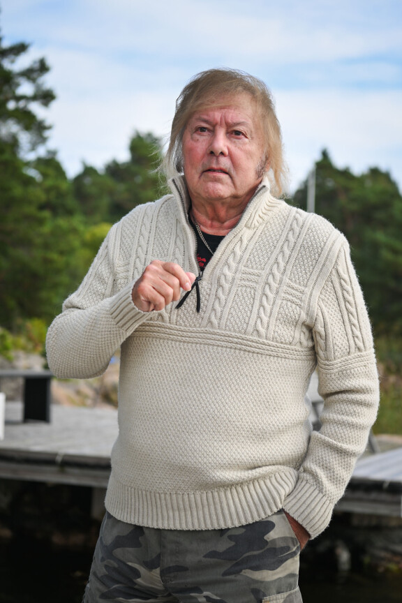 Ilkka 'Danny' Lipsanen kertoo kauhunhetkistään Lyly-myrskyn kourissa Rauman-huvilallaan.