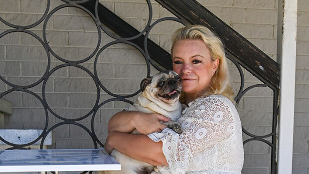 Johanna Tukiaisen Bella-koira kuoli - kohublondi syyttää rokotetta: 'Uskon, että sillä oli vaikutusta...' Johanna Tukianen