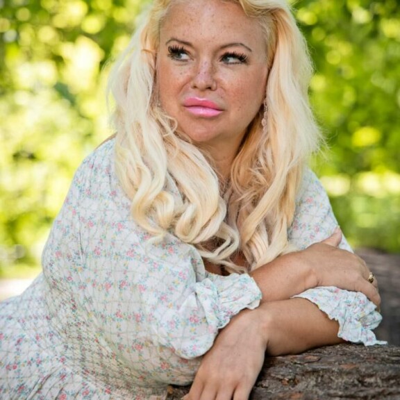 Johannalla on myös Blue-niminen chihuahua. Johanna Tukiainen