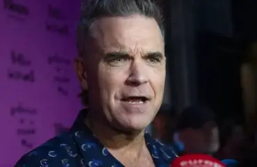 Robbie Williams taas ilmiriidoissa julkkisnaapurinsa kanssa – tällä kertaa aiheena sienitautinen puu
