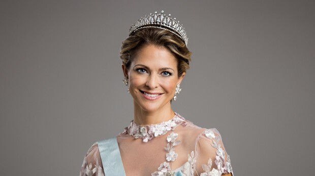 Prinsessalla avonainen iltapuku! Madeleine juhli Donald Trumpin kanssa