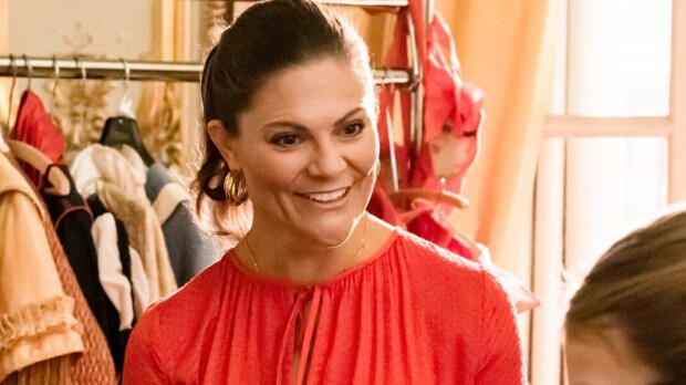 Rohkea tyyli! Tällaisessa asussa kruununprinsessa Victoria edusti – kuvat