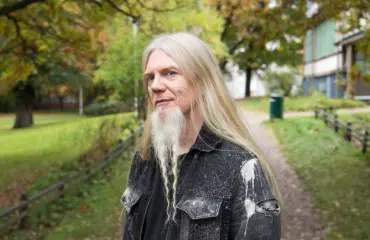 Ahdistelupaljastus! Himokas nainen änkesi Vain elämää -tähden sänkyyn