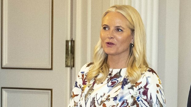 Kruununprinsessa Mette-Marit kauniina illallisella
