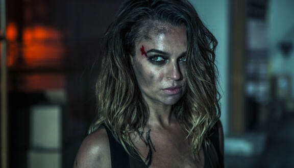 Näyttelijä Bianca Bradey tunnetaan myös Wyrmwood-zombielokuvista.
