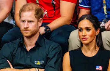 Prinssi Harry ja herttuatar Meghan paikkailevat erohuhuja – video