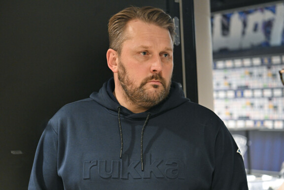 Antti Pennanen toimii ensimmäistä kauttaan Leijonien päävalmentajana.
