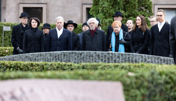 Tarja Halonen osallistui muun valtiojohdon kanssa Martti Ahtisaaren muistokiven paljastustilaisuuteen.