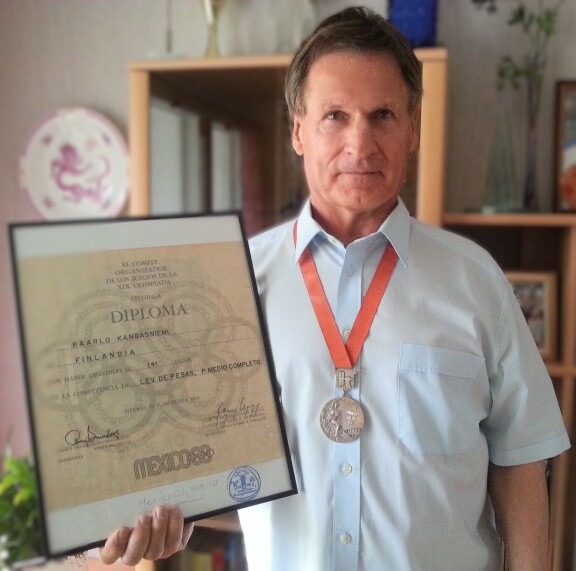 Kultamitalin lisäksi 'Kulta-Kallen' kotoa löytyy ehta diplomi.