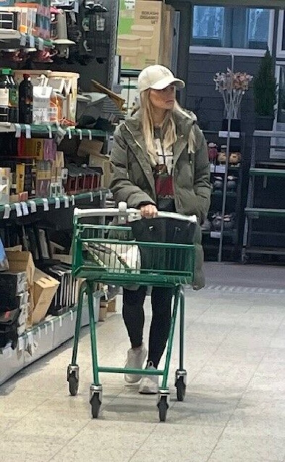 Helena piipahti Prismassa tekemässä ostoksia.