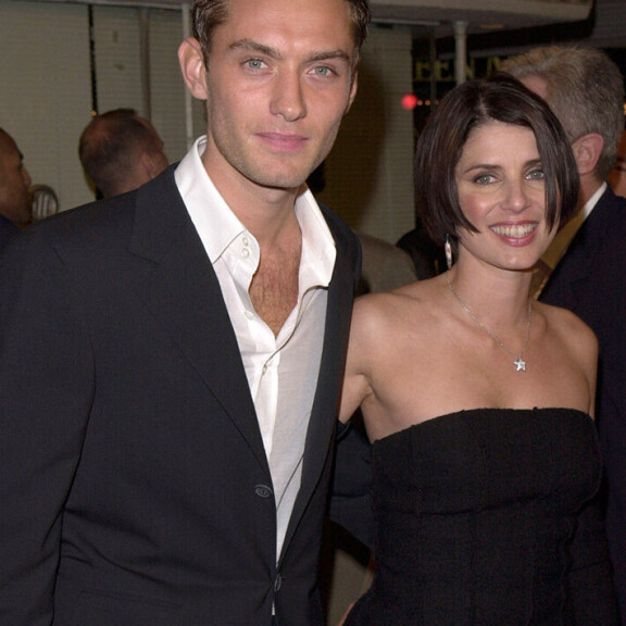 Arkistokuva vuodelta 1999: Otoksessa poseeraa Iris-mallin vanhemmat, Jude Law ja Sadie Frost. jude