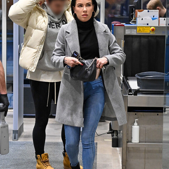 Josku saapui Helsingin käräjäoikeuteen miesoletetun ystävänsä kanssa. josku