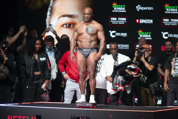 Tässä tulee Iron Mike! 58-vuotias Mike Tyson on järkyttävän kovassa kunnossa.