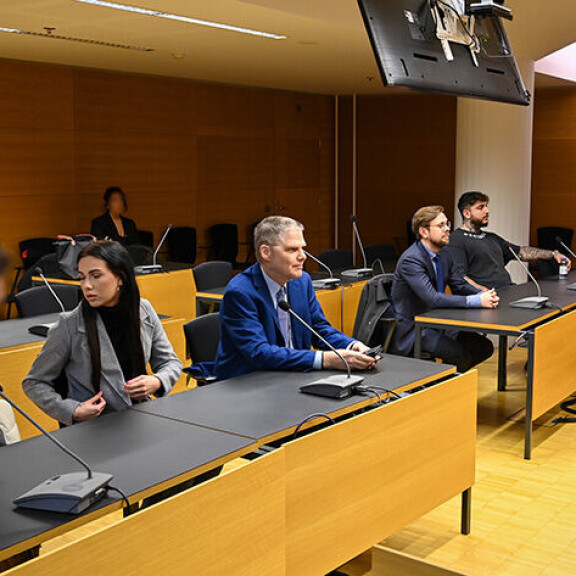 Joskun ja Karimin riita eteni käräjille, mutta he saivat lopulta asiat sovittua juuri ennen oikeudenkäyntiä. Syyttäjä luopui syytteistä, ja asia jäi silleen. josku ja karim oikeudessa