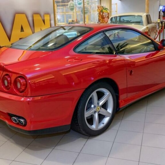Myynnissä olevassa Ferrarissa hyrrää yli 500 hevosvoimaa. vesa keskinen