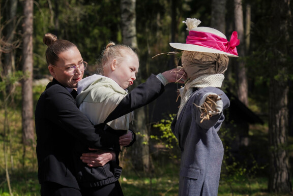 Pilvillä riitti töitä avustaessaan junioreita tehtävissä.