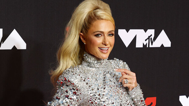 Paris Hiltonista, 41, tuli äiti Paris Hilton