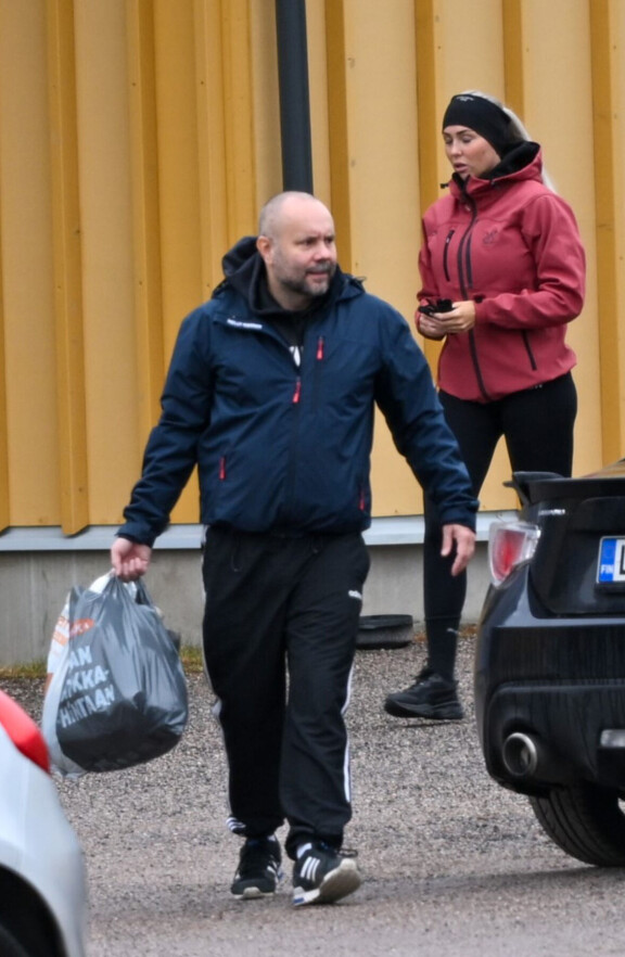 Jukka vei roskat
ennen pakaralihastreeniä.