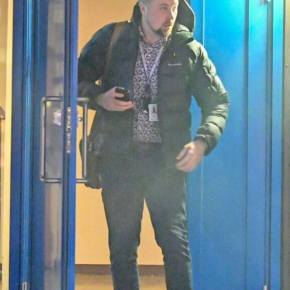Paparazzi bongasi Jonin viime viikolla Kristiinan luota. Joensuulaislähtöinen karpaasi on vaikuttava ilmestys kotikonnuillaan marssiessaan. Paparazzi bongasi Jonin viime viikolla Kristiinan luota. Joensuulaislähtöinen karpaasi on vaikuttava ilmestys kotikonnuillaan marssiessaan.